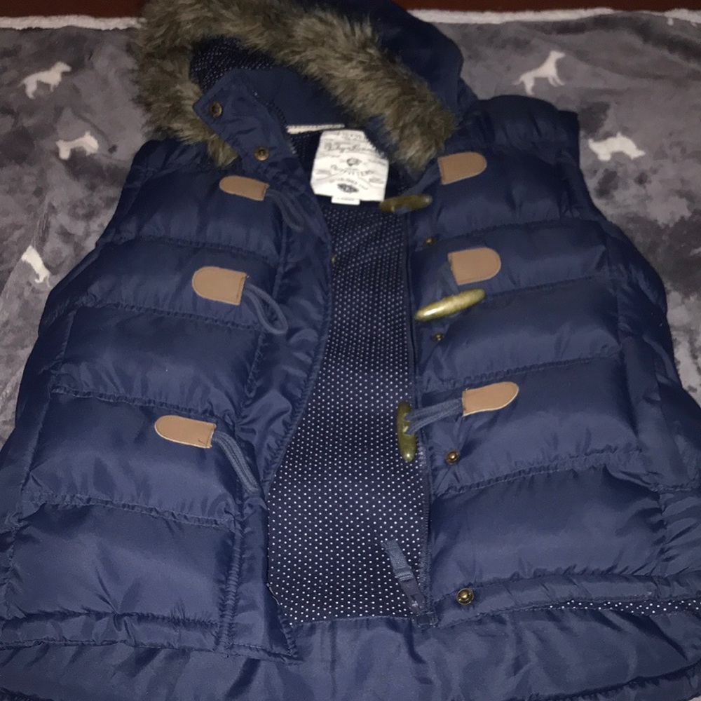 Tokyo Laundry navy vest with faux fur. Size L